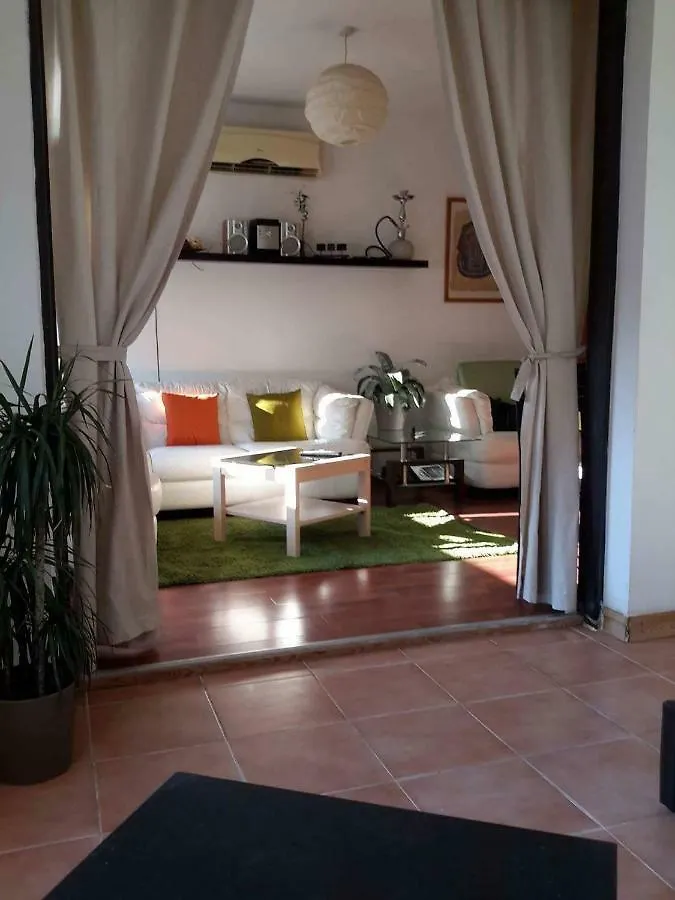 فندق لارنكافي  Alison Court